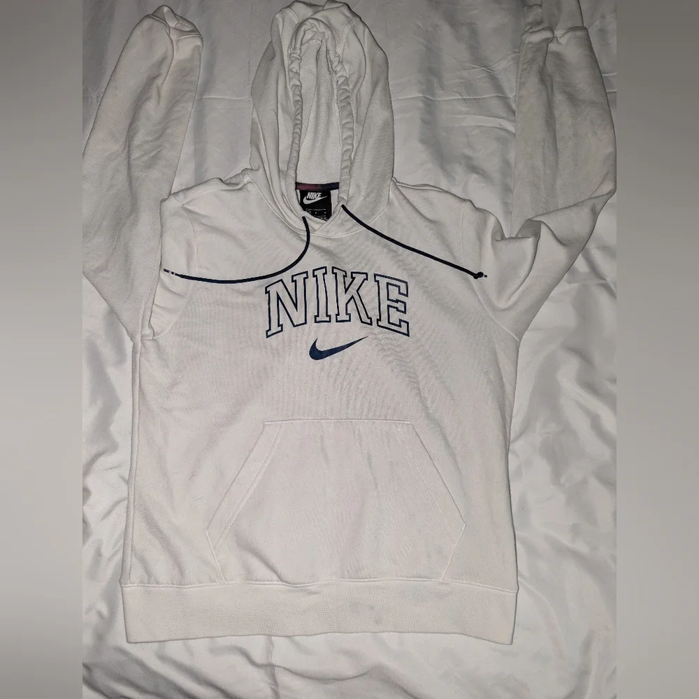Nike Juniors Medium Center Swoosh‎ White Long Sleeve Hoodie Sweatshirt